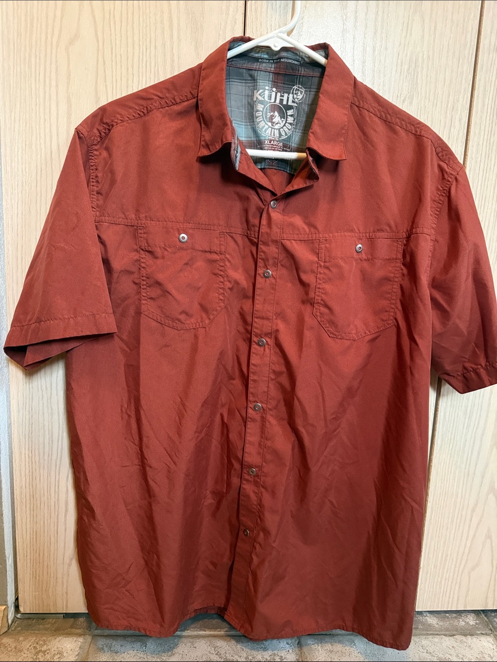 KÜHL Men's Short-Sleeve Button-Down Shirt in Rust Red